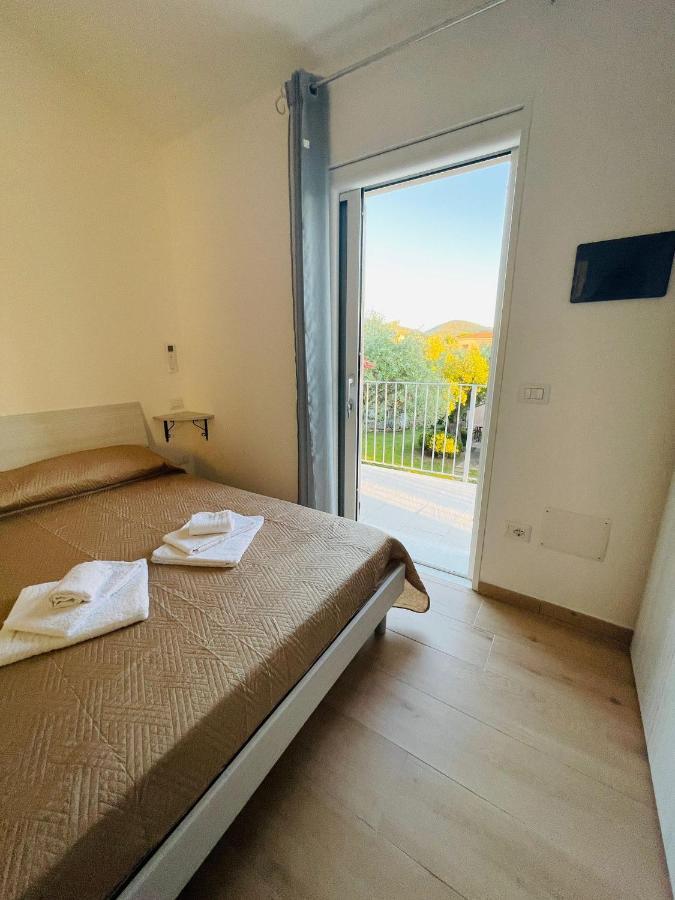Chrisso Rooms Affittacamere San Teodoro  Exterior foto